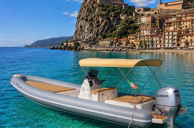 Gommone per escursioni nelle acque di Scilla e Chianalea